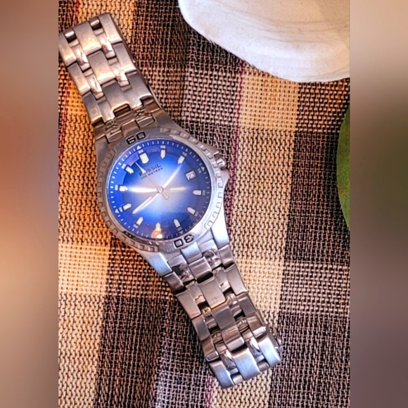 Mens watch - Picture 1 of 3